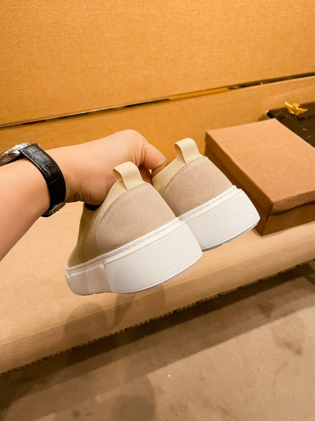 Men's shoes💰 400💰🔥【Dior】🔥Men's high-end brand of shoes official website 1:1 latest masterpiece: the upper is made of Italian imported first-layer cowhide with a comfortable and breathable lining➕original non-slip and wear-resistant outsole🔥, making walking more convenient and comfortable! An exclusive new model, a stunning work, a beautiful 1:1 replica [color] compared to the official quality! Create a fashionable personality to set off your uniqueness! A must-have for trendy men! Classic 🔥Size: 38-44 Color: 🔥 3⃣️colors available🔥